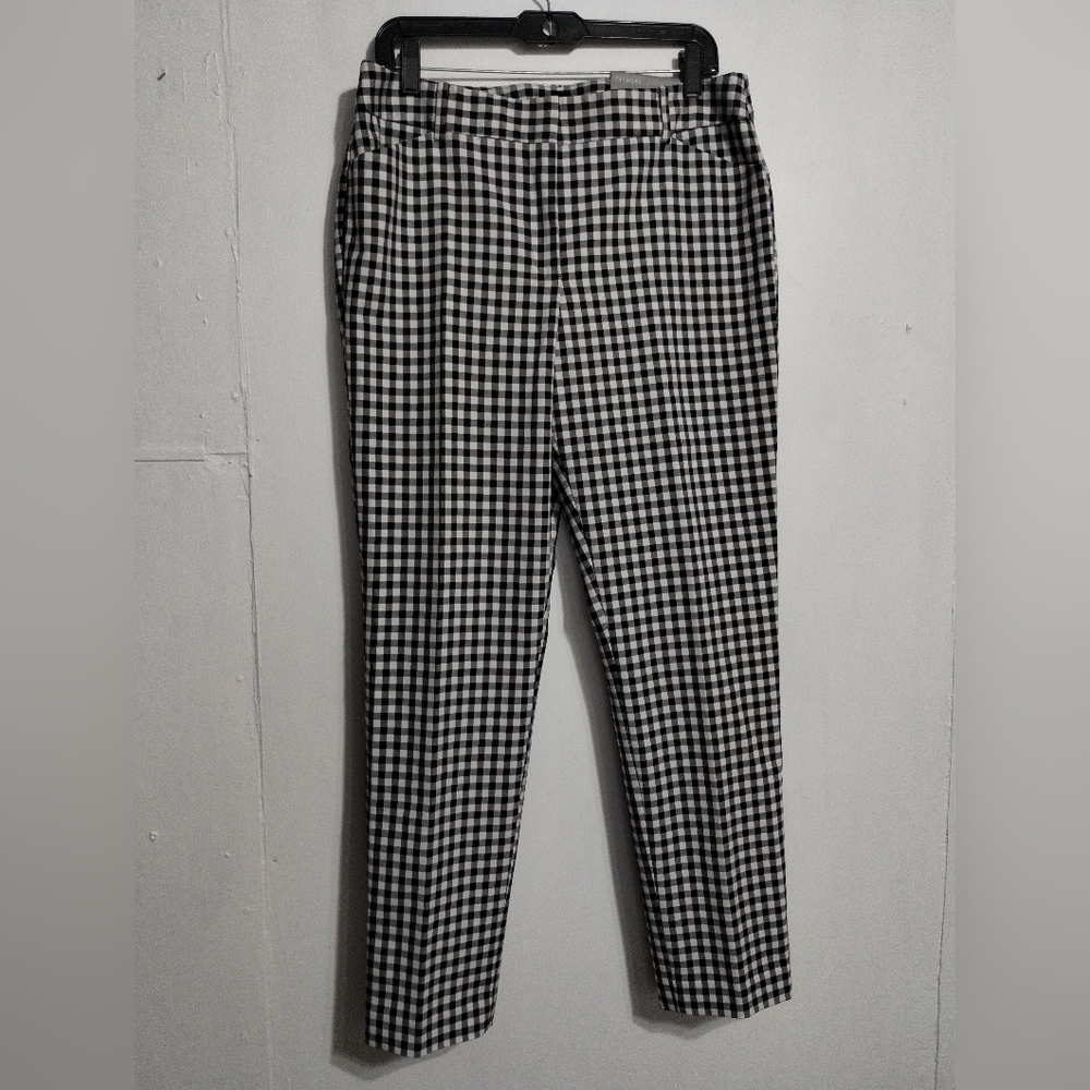 Women's Black and White Checkered Pants Size (10)